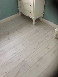 Loft Oak Lifestyle 8mm Laminate Flooring, Direct at Trade Price. Nationwide delivery available