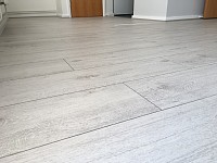 Alabaster Oak Estilo Laminate Flooring, Flooring Near Me. Direct at Trade Price. National Delivery Available.